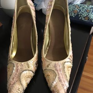 Steve Madden sequins yellow/gold pumps size 8.